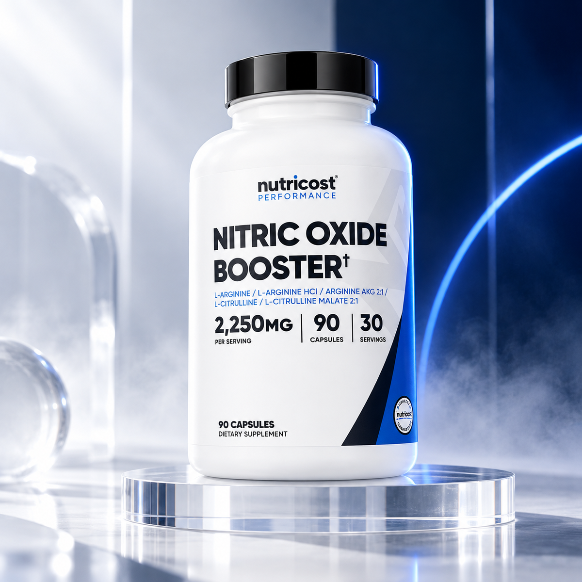 Nutricost Nitric Oxide Booster en pedestal de estudio